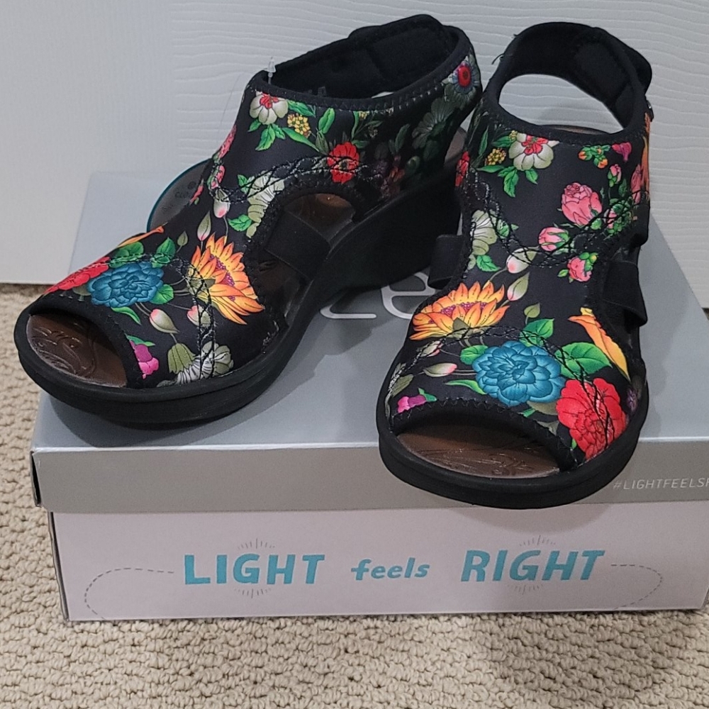 Brees Women's Dream Black Floral Sandals